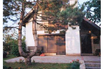 Slovacia Chata Radvaň nad Dunajom, Exteriorul